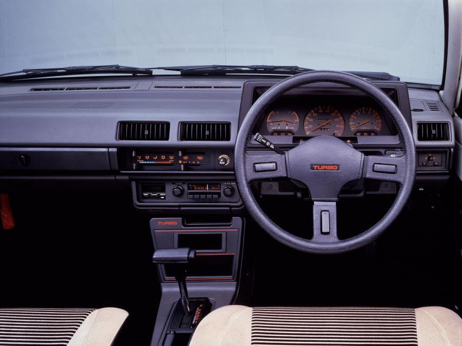 Торпедо Nissan Sunny Turbo Leprix Sedan (B11) 1982 года  (фото 7 из 8)